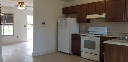 8505 San Pablo Ave in North Port, FL - Building Photo - Building Photo