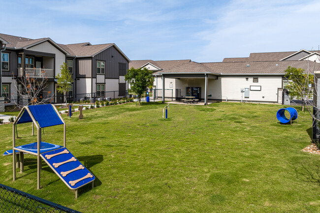 The Bradbury in Grand Prairie, TX - Building Photo - Building Photo