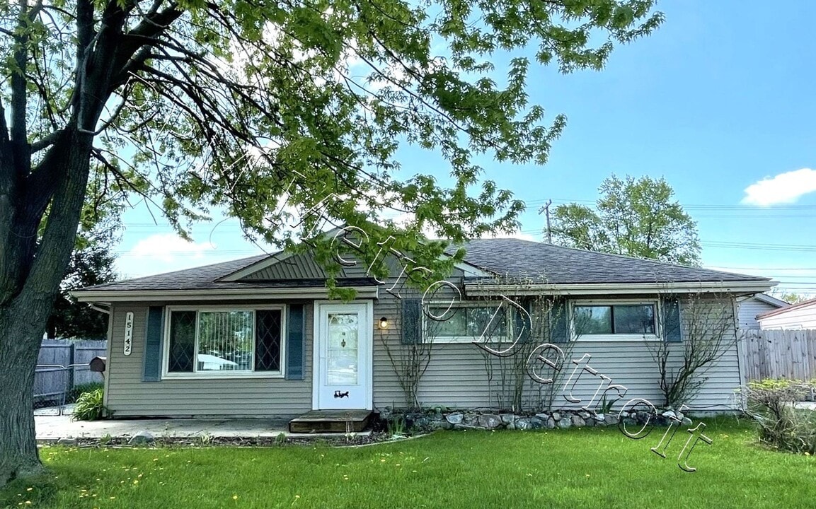 15142 Leland St in Roseville, MI - Building Photo
