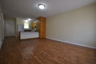 217 W College St in Bolivar, MO - Building Photo - Building Photo