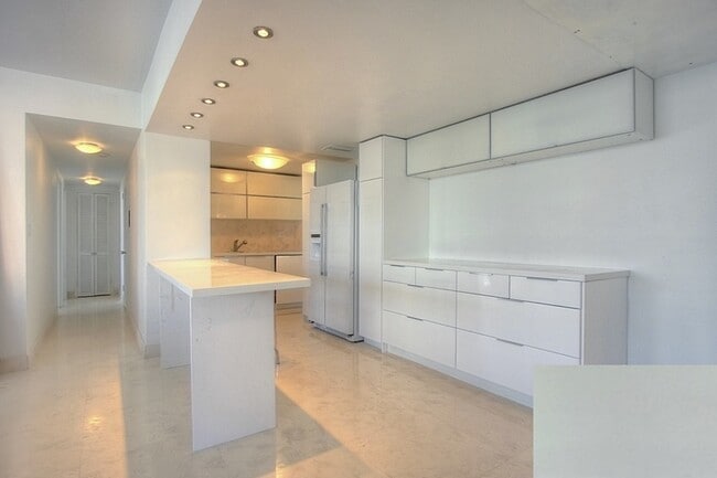 20 Island Ave, Unit 209 in Miami Beach, FL - Foto de edificio - Building Photo