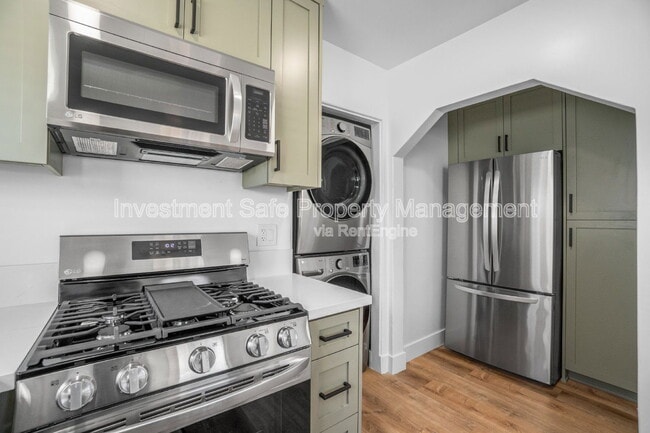 property at 3071 Hawthorn St