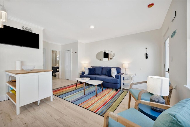 483 E Shore Dr in Clearwater, FL - Building Photo - Building Photo