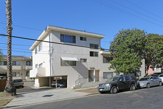 11800 Mayfield Ave in Los Angeles, CA - Building Photo - Building Photo