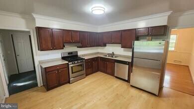 1906 Birch Rd in McLean, VA - Building Photo - Building Photo