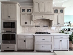 609 SE Hendrix St in Bentonville, AR - Foto de edificio - Building Photo