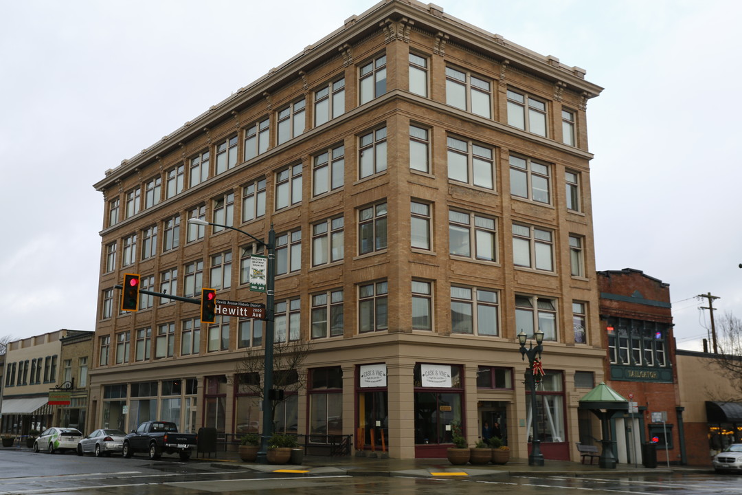 Commerce Building in Everett, WA - Building Photo