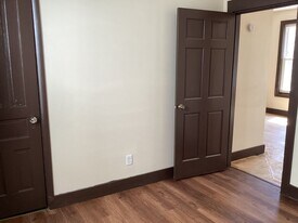 1219 N 33rd St in Milwaukee, WI - Building Photo