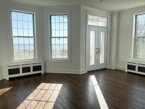 1228 E Juneau Ave in Milwaukee, WI - Building Photo - Building Photo