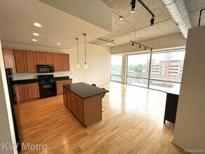 350 N Main St-Unit -517 in Royal Oak, MI - Building Photo - Building Photo