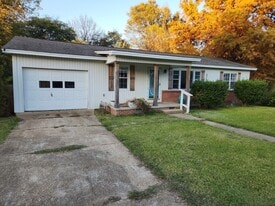 1602 Lambard Dr in Tupelo, MS - Building Photo