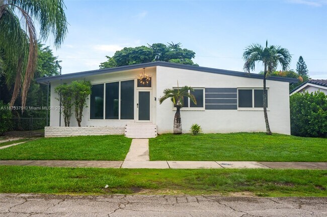 8251 SW 30th St in Miami, FL - Foto de edificio - Building Photo
