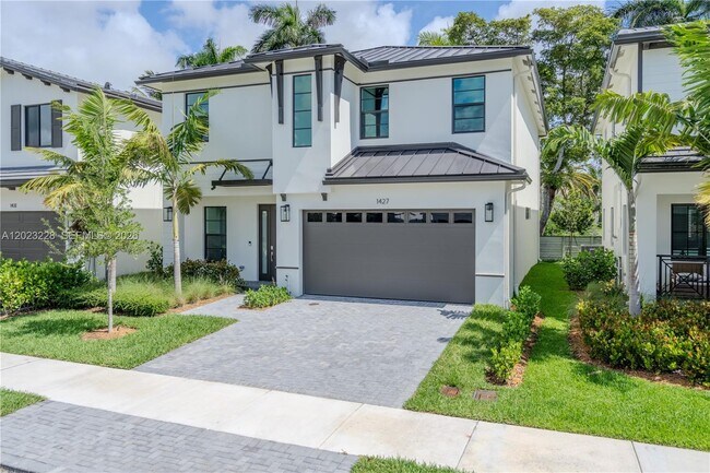 property at 1427 SW 23rd St