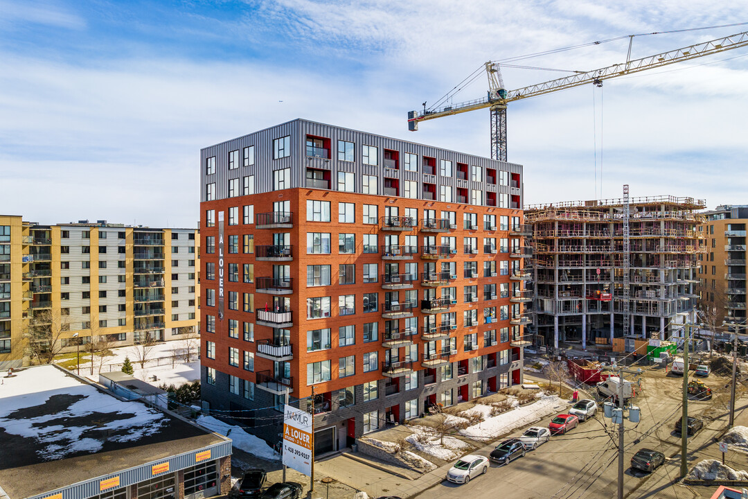 Le Namur in Montréal, QC - Building Photo