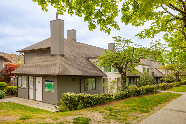 London Square in New Westminster, BC - Building Photo - Primary Photo
