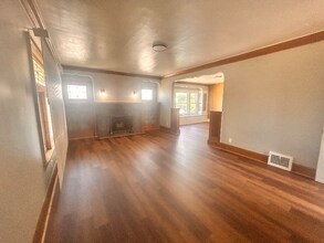 10108 Park Heights Ave in Garfield Heights, OH - Building Photo - Building Photo