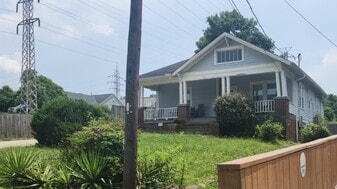 703 W Markham Ave in Durham, NC - Building Photo