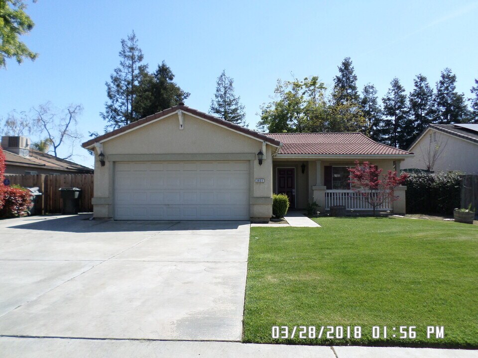 3831 W Elowin Ave in Visalia, CA - Building Photo