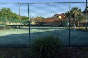 5455 Vineland Rd in Orlando, FL - Building Photo