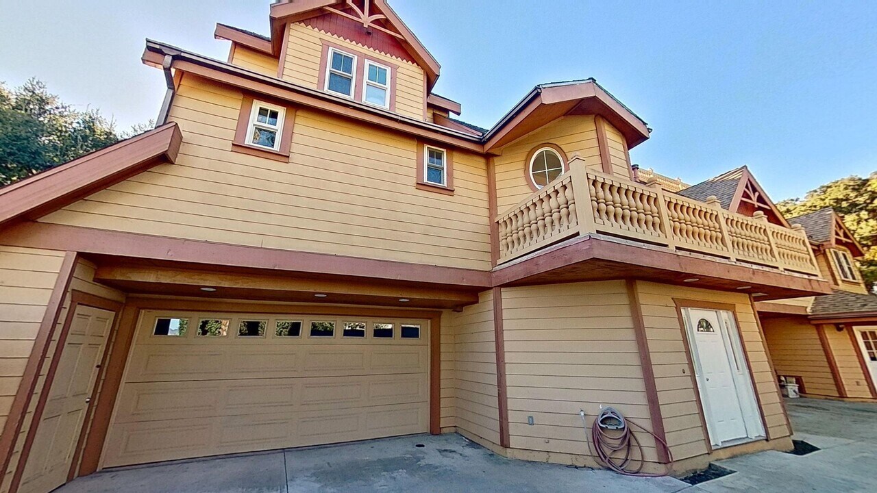 415 W De La Guerra St in Santa Barbara, CA - Building Photo