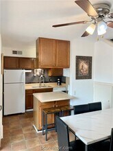 4511 Carter Creek Pky in Bryan, TX - Building Photo - Building Photo