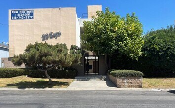 11139 Acama Street, in North Hollywood, CA - Foto de edificio - Building Photo