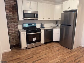 107 Fulton Ave in Jersey City, NJ - Building Photo - Building Photo