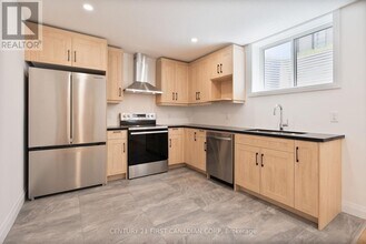 1901 Evans Blvd in London, ON - Building Photo - Building Photo