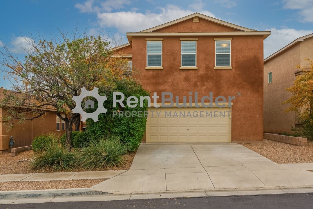 9228 Lower Meadow Ave SW in Albuquerque, NM - Building Photo