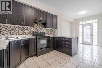 7248 Triumph Ln in Mississauga, ON - Building Photo - Building Photo