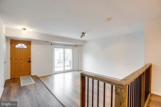 6421 Birch Leaf Ct in Burke, VA - Building Photo - Building Photo