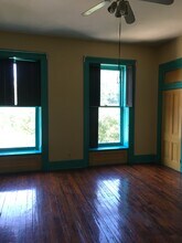 1327 W Fayette St, Unit 1 in Baltimore, MD - Foto de edificio - Building Photo