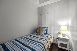 123 Eglinton Ave E in Toronto, ON - Building Photo - Building Photo