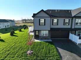 5285 Long Pointe Pass in Woodbury, MN - Building Photo