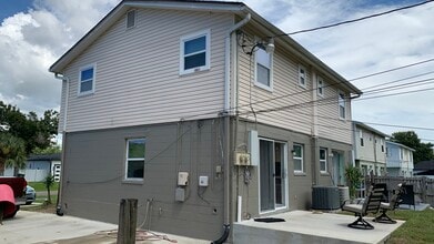 2138 19th Ave SW in Largo, FL - Foto de edificio - Building Photo