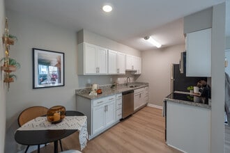 Attain at Chic's Beach (Vista Residences) in Virginia Beach, VA - Foto de edificio - Building Photo