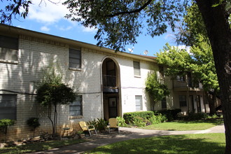 Casa Grande Apartments in Brownwood, TX - Building Photo - Building Photo