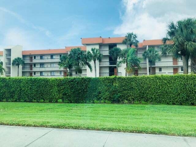 property at 5981 Vía Vermilya