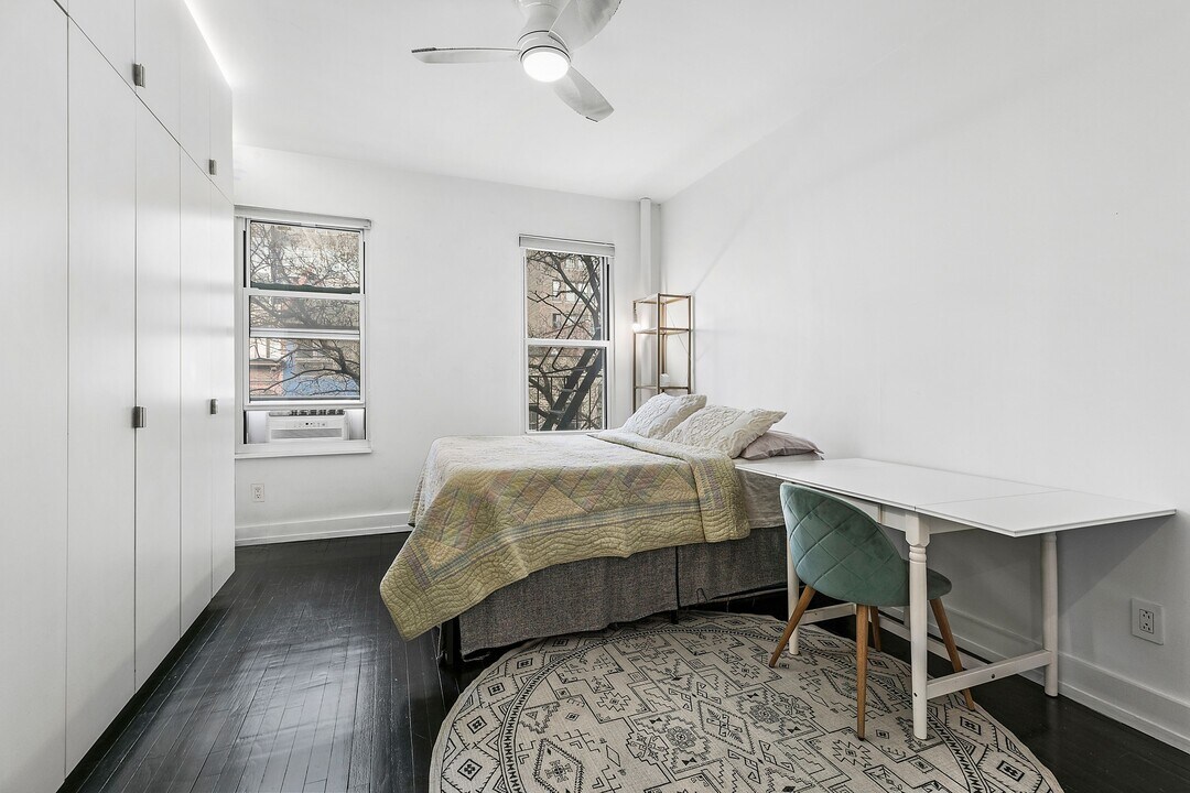 234 W 16th St in New York, NY - Building Photo