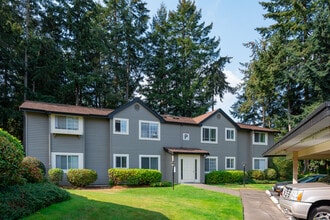 Harbor Village Apartments in Gig Harbor, WA - Foto de edificio - Building Photo