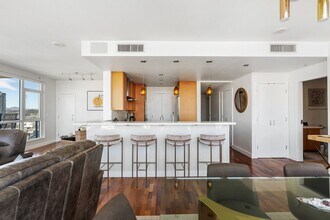 325 Seventh Ave, Unit Unit 2204 in San Diego, CA - Foto de edificio - Building Photo