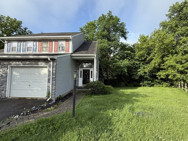 property at 855 S Pearl St