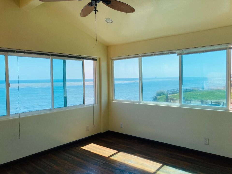 6703 Del Playa in Isla Vista, CA - Building Photo