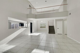 7333 Sunspot Dr in Las Vegas, NV - Building Photo - Building Photo