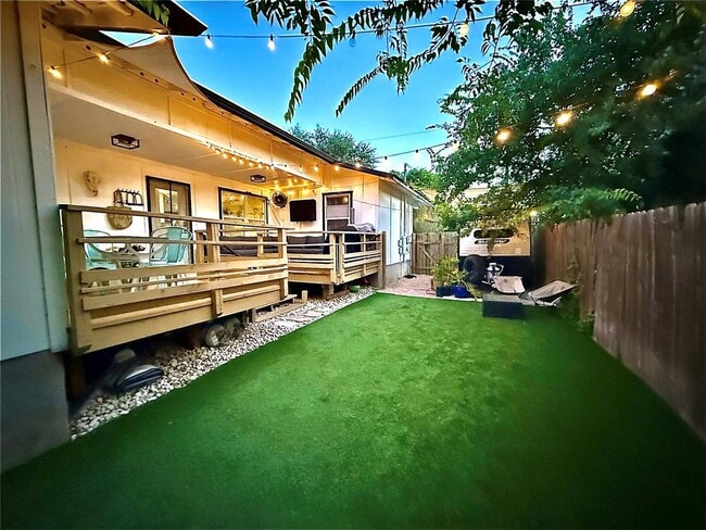 6100 Atwood St in Austin, TX - Foto de edificio - Building Photo