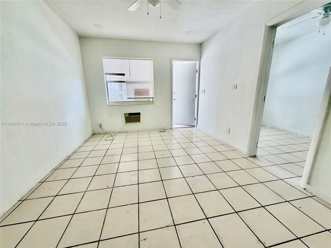 2041 Jackson St in Hollywood, FL - Building Photo - Building Photo