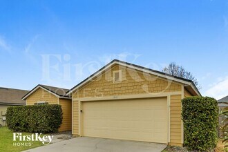 3843 Falcon Crest Dr in Green Cove Springs, FL - Foto de edificio - Building Photo