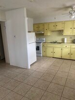 12205 Genoa Dr, Unit 4 in North Port, FL - Building Photo