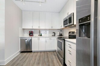 144 Elk Pl in New Orleans, LA - Building Photo - Building Photo