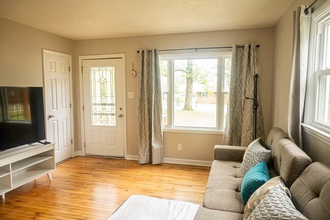 2514 Aster Dr in Greensboro, NC - Building Photo - Building Photo